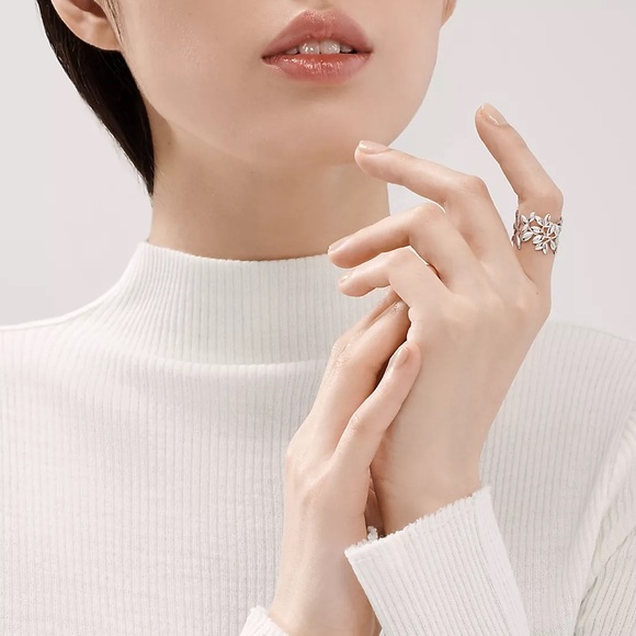 COPY - Paloma Picasso Tiffany & Co. Olive Leaf Band Ring - Picture 3 of 14